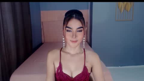 queenemeraldts online show from October 2025 02:54:01 AM