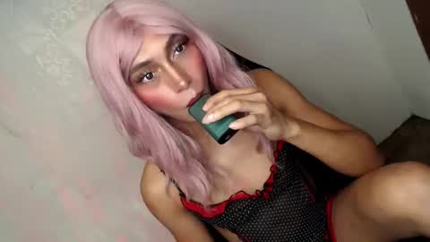 just call me QUEEN and ill be there online show from October 2025 01:00:01 PM