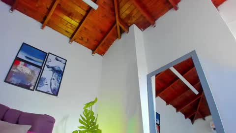 Queen online show from March 2025 07:12:02 PM