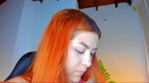 Snapshot of queengrett chatting on May 2026 06:36:02 PM Queen online show from May 2026 06:36:02 PM