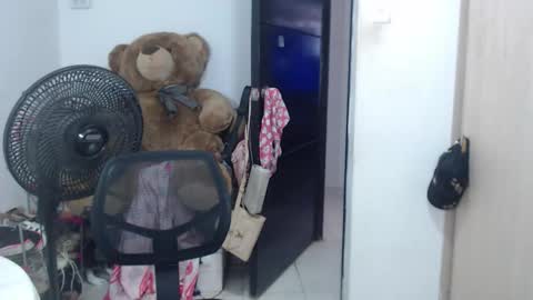 queeniediana online show from December 2025 02:02:02 PM