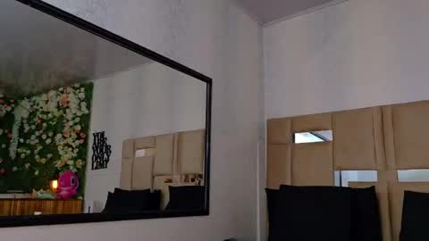 Snapshot of queenjenn__ chatting on October 2025 12:16:02 AM QUEENJEENN online show from October 2025 12:16:02 AM