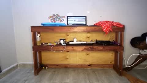 Nina online show from November 2025 04:39:01 PM