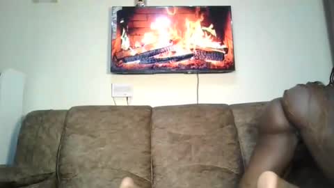 Snapshot of queenluxee chatting on February 2026 09:45:01 PM queenluxee online show from February 2026 09:45:01 PM