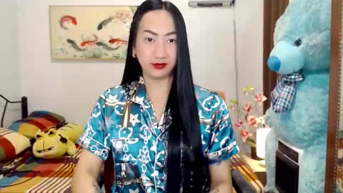 QUEEN online show from December 2025 06:45:01 PM