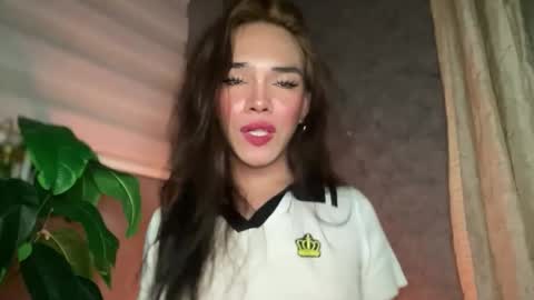 Snapshot of queenn_xxx chatting on October 2025 05:30:01 PM QUEEN online show from October 2025 05:30:01 PM