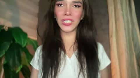 Snapshot of queenn_xxx chatting on October 2025 09:38:02 AM QUEEN online show from October 2025 09:38:02 AM