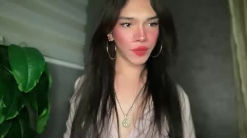 QUEEN online show from March 2026 01:34:01 PM