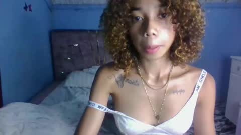 Snapshot of queennih chatting on January 2026 08:43:02 PM queennih online show from January 2026 08:43:02 PM