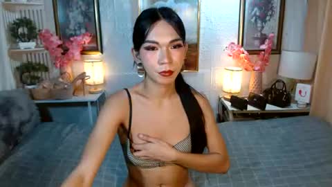 Snapshot of queennira chatting on June 2026 04:42:02 AM queennira online show from June 2026 04:42:02 AM
