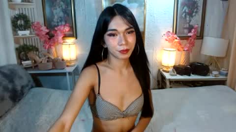 Snapshot of queennira chatting on June 2026 02:05:02 AM queennira online show from June 2026 02:05:02 AM
