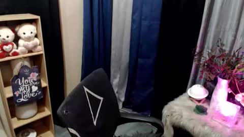 Snapshot of queenofcum169xx chatting on December 2025 04:57:02 PM Mikka online show from December 2025 04:57:02 PM