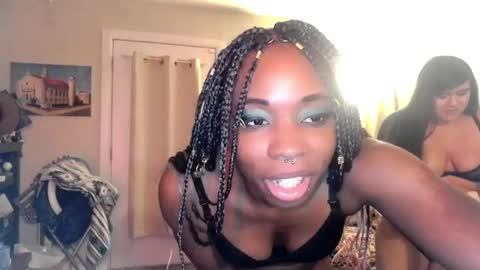 Snapshot of queenofheartsfaerah chatting on January 2025 05:11:02 AM QueenOfHearts online show from January 2025 05:11:02 AM