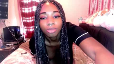 Snapshot of queenofheartsfaerah chatting on February 2025 10:01:01 PM QueenOfHearts online show from February 2025 10:01:01 PM