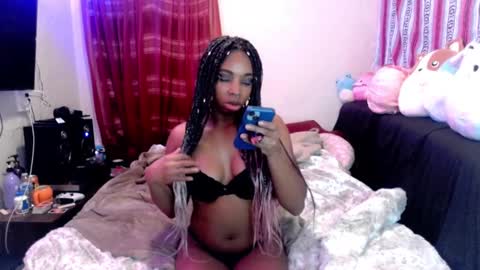 Snapshot of queenofheartsfaerah chatting on February 2025 03:43:01 AM QueenOfHearts online show from February 2025 03:43:01 AM