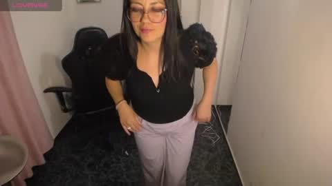 Snapshot of queenrose94 chatting on June 2026 10:03:01 PM queenrose94 online show from June 2026 10:03:01 PM