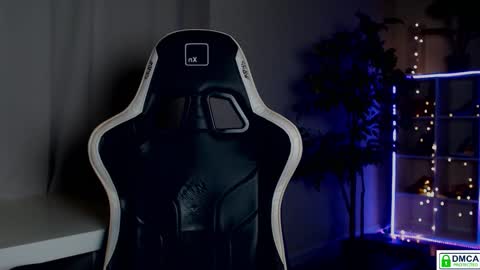 Queensy online show from September 2025 09:48:02 PM