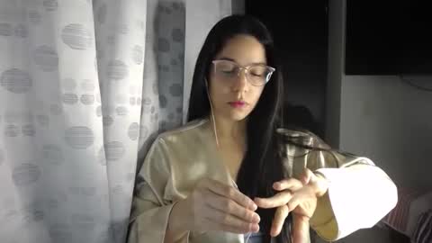 Snapshot of queenvictoria2023 chatting on March 2026 04:06:01 AM Paola online show from March 2026 04:06:01 AM