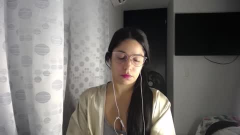 Snapshot of queenvictoria2023 chatting on March 2026 04:40:01 AM Paola online show from March 2026 04:40:01 AM