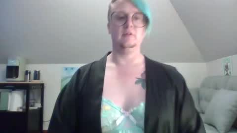 queerlyjaz online show from September 2025 01:43:01 AM