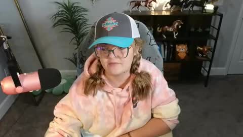 Snapshot of quervoqueen1 chatting on November 2025 12:43:02 AM Bri online show from November 2025 12:43:02 AM