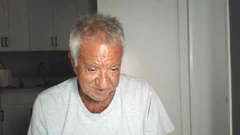 Snapshot of quest_one chatting on June 2026 05:32:02 AM Jim online show from June 2026 05:32:02 AM