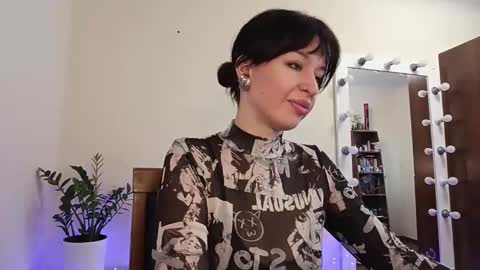 quiet_smile online show from October 2025 08:13:02 AM