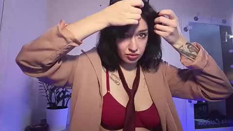 quiet_smile online show from November 2025 09:12:02 AM