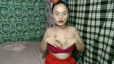 Snapshot of quinne_miles chatting on December 2025 03:19:01 PM Quinne online show from December 2025 03:19:01 PM