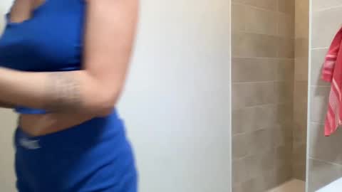 Snapshot of quinnyelena chatting on February 2025 06:56:01 PM Quinnyelena online show from February 2025 06:56:01 PM