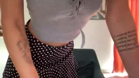 Snapshot of quinnyelena chatting on October 2025 10:59:02 AM Quinnyelena online show from October 2025 10:59:02 AM