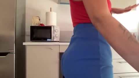 Snapshot of quinnyelena chatting on November 2025 11:32:02 AM Quinnyelena online show from November 2025 11:32:02 AM