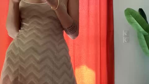 Quinnyelena online show from May 2026 10:31:02 AM