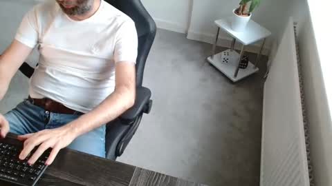 Snapshot of r_a_r_e chatting on November 2025 10:15:01 AM Rare online show from November 2025 10:15:01 AM