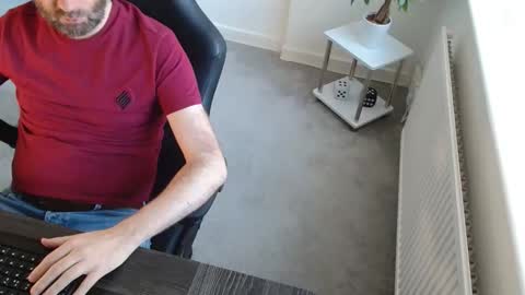 Snapshot of r_a_r_e chatting on November 2025 11:20:02 AM Rare online show from November 2025 11:20:02 AM