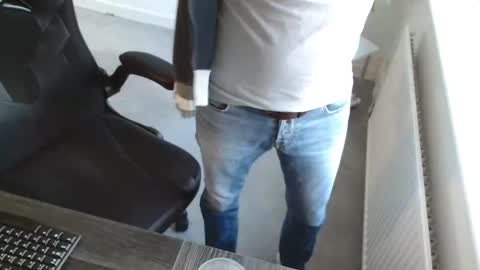 Snapshot of r_a_r_e chatting on November 2025 10:59:02 AM Rare online show from November 2025 10:59:02 AM