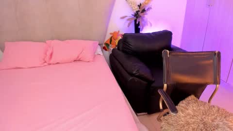 natalia  -  online show from November 2025 04:34:02 AM