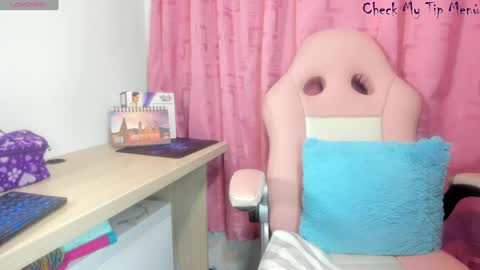 Snapshot of rachellward chatting on December 2024 10:19:01 AM REY online show from December 2024 10:19:01 AM