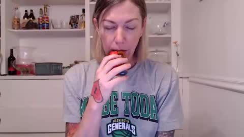 Snapshot of racytracy80 chatting on February 2026 02:11:02 PM Racy Tracy online show from February 2026 02:11:02 PM