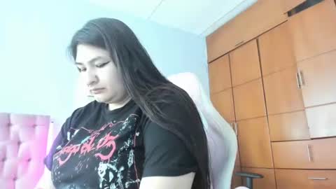 Snapshot of radiantgoddes chatting on December 2024 01:22:01 PM radiantgoddes online show from December 2024 01:22:01 PM