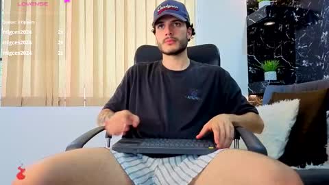 R A F A E L online show from November 2025 08:56:01 PM