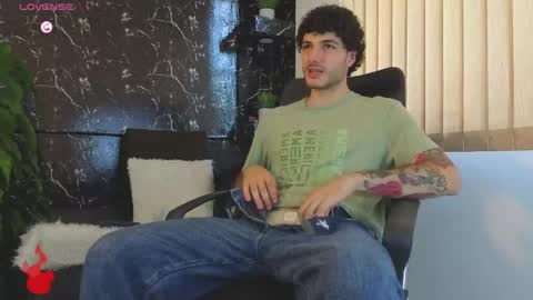 Snapshot of rafael_mendez chatting on May 2026 08:15:01 PM R A F A E L online show from May 2026 08:15:01 PM