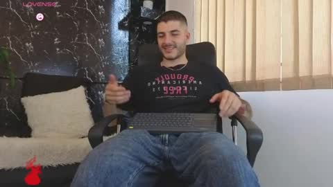 Snapshot of rafael_mendez chatting on May 2026 08:48:02 PM R A F A E L online show from May 2026 08:48:02 PM