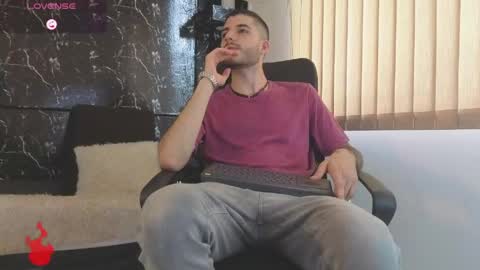 Snapshot of rafael_mendez chatting on May 2026 08:57:02 PM R A F A E L online show from May 2026 08:57:02 PM