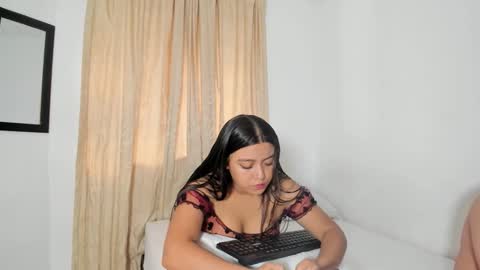 Snapshot of raiderandroxie chatting on January 2026 09:30:02 PM raider and roxie online show from January 2026 09:30:02 PM