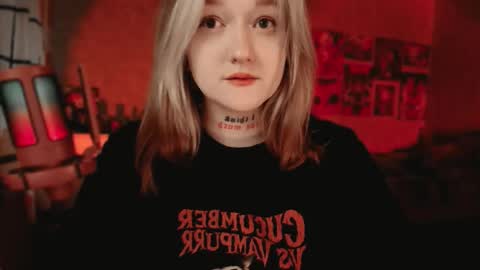 Snapshot of raiingurl chatting on December 2025 10:55:01 AM Kate online show from December 2025 10:55:01 AM