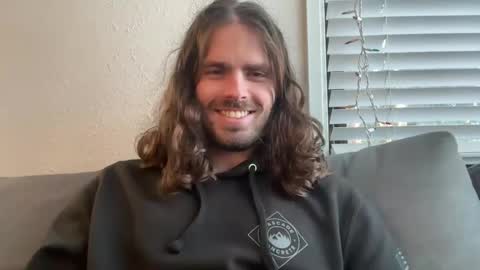 Snapshot of rainier1234 chatting on November 2025 07:58:01 PM Alex online show from November 2025 07:58:01 PM