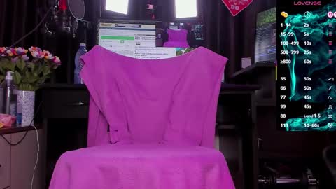 Laura online show from October 2025 02:42:02 AM