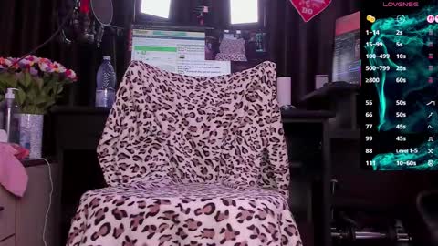 Laura online show from October 2025 02:34:02 AM