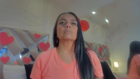Raquel Moore  online show from February 2025 11:53:01 AM